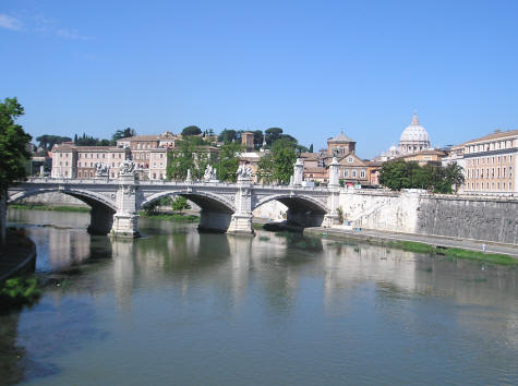 Tiber River (Fiume Tevere), Rome Italy